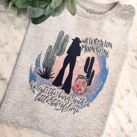 Lainey wilson shirt size large watermelon moon shine popular trending - Picture 1 of 1